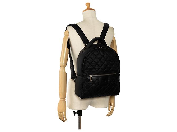 Chanel – Schwarzer Coco Cocoon Nylon-Rucksack - Ansicht 8