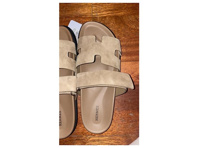 Sandali Hermès Chypre in scamosciato marrone beige Caramello Cammello - vista 10