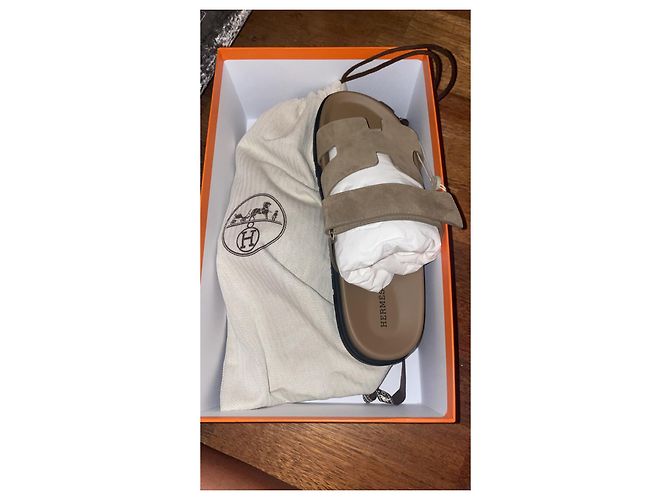 Sandali Hermès Chypre in scamosciato marrone beige Caramello Cammello - vista 6