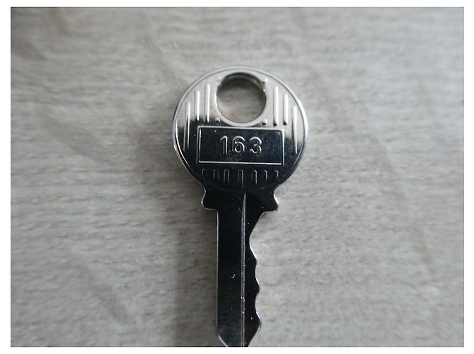 cadenas de bolso Hermès revestido de cuero Barenia marrón claro llave163 - vista 2