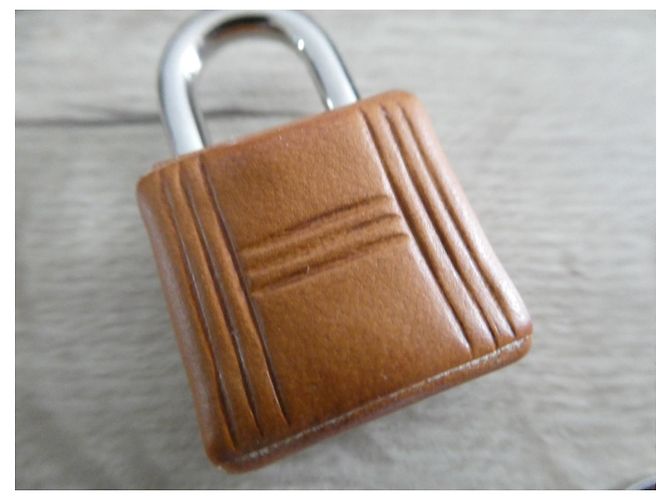 cadenas de bolso Hermès revestido de cuero Barenia marrón claro llave163 - vista 3