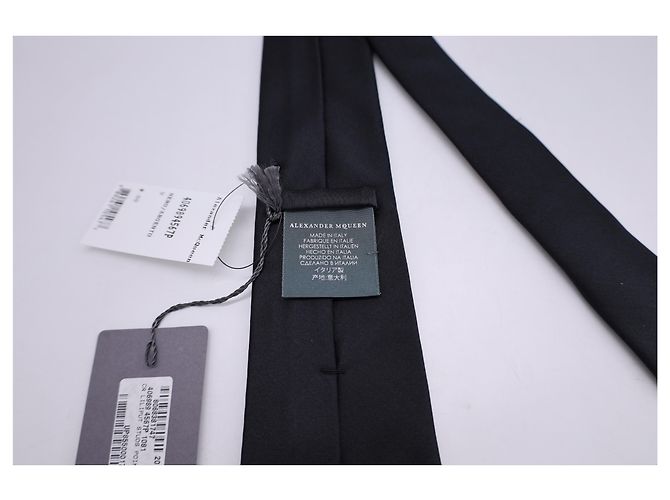 Cravatta Borchiata Alexander McQueen in Raso Nero - vista 7