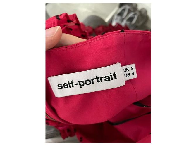 Self portrait Self-Portrait – Faltenkleid mit Rüschenbesatz aus rosa Polyester Pink - Ansicht 6