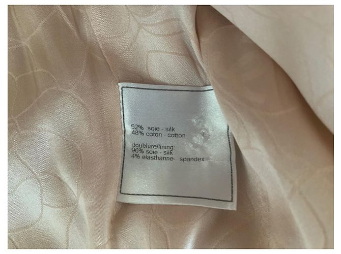 Chanel Seidenjacke Rosa mit abnehmbarer Kamelie - Ansicht 4