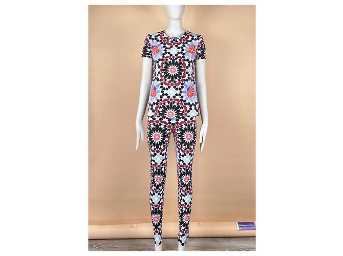 Chanel Dubai CC Logo Mosaic Relaxed Suit Multiple colors - view 3