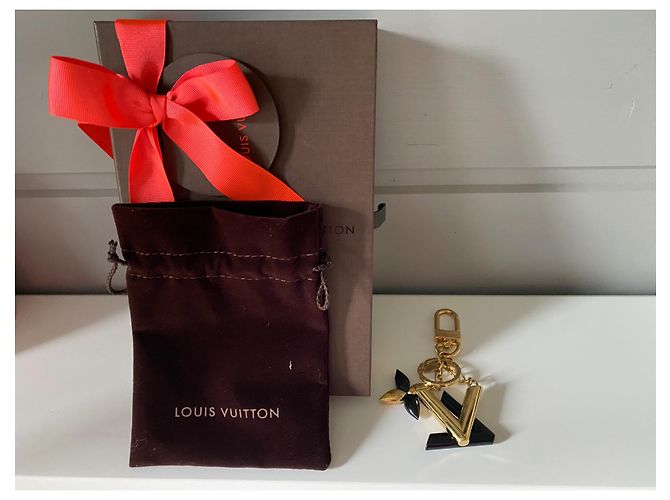 Louis Vuitton Charm per borsa a forma di twist nero Gold hardware - vista 13
