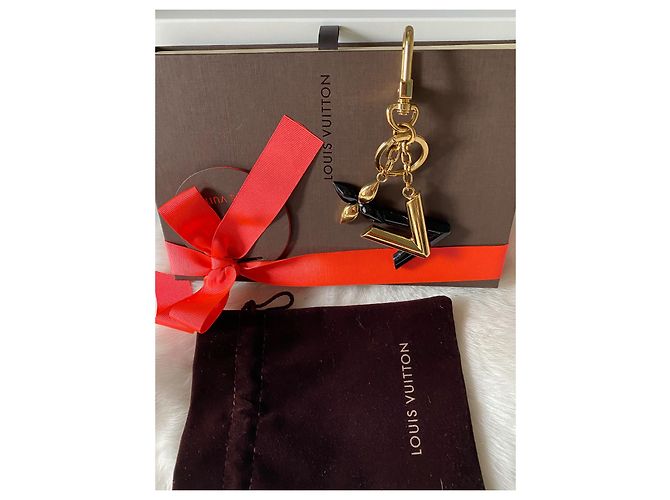 Louis Vuitton Charm per borsa a forma di twist nero Gold hardware - vista 3