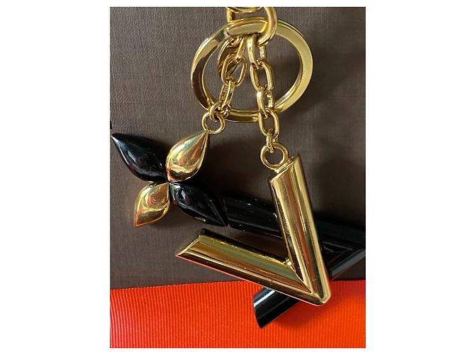 Louis Vuitton Charm per borsa a forma di twist nero Gold hardware - vista 7