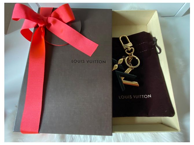 Louis Vuitton Charm per borsa a forma di twist nero Gold hardware - vista 8