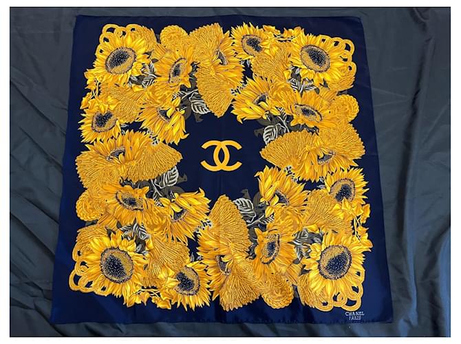 Fazzoletto Chanel in seta Girasoli Blu Oro - vista 2