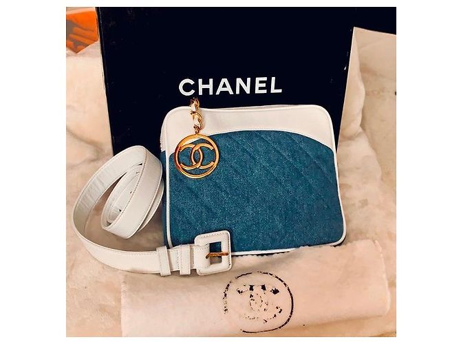 Cinto Bumbag CHANEL em pele de cordeiro e ganga com caixa Branco Azul Dourado - vista 2