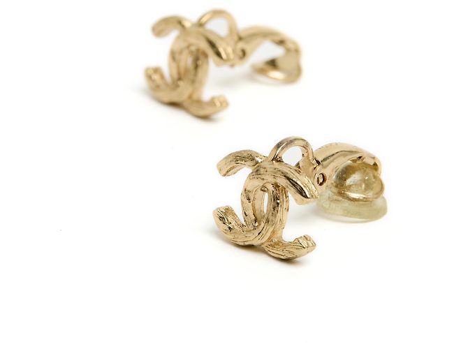 Conjunto Chanel de pendientes con clips dorados con CC y anillo TDD52 US6. - vista 7