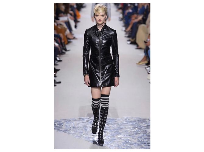 Chanel 9K$ Neuer schwarzer Lederoverall - Ansicht 8