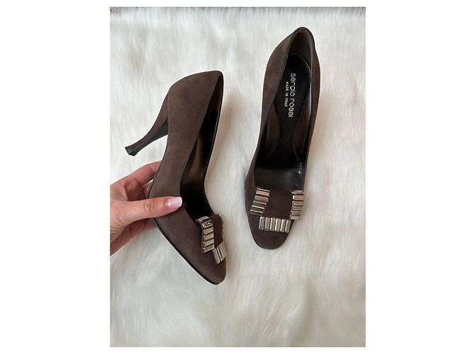 Décolleté Sergio Rossi in pelle scamosciata marrone - vista 3