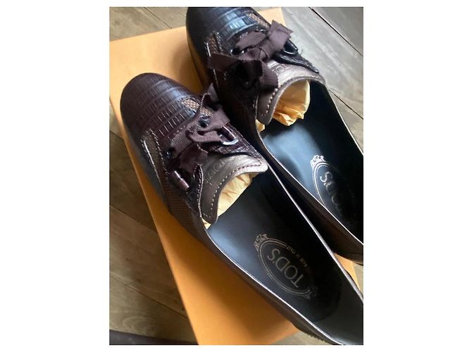 Manoletinas Tod's de piel marrón y burdeos efecto cocodrilo Castaño - vista 5