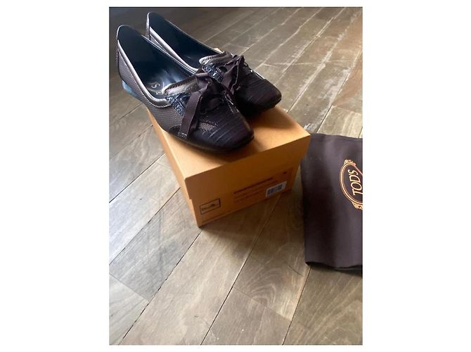 Manoletinas Tod's de piel marrón y burdeos efecto cocodrilo Castaño - vista 7