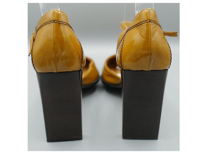 Casadei Tacón de Charol Mostaza Giallo - vista 3