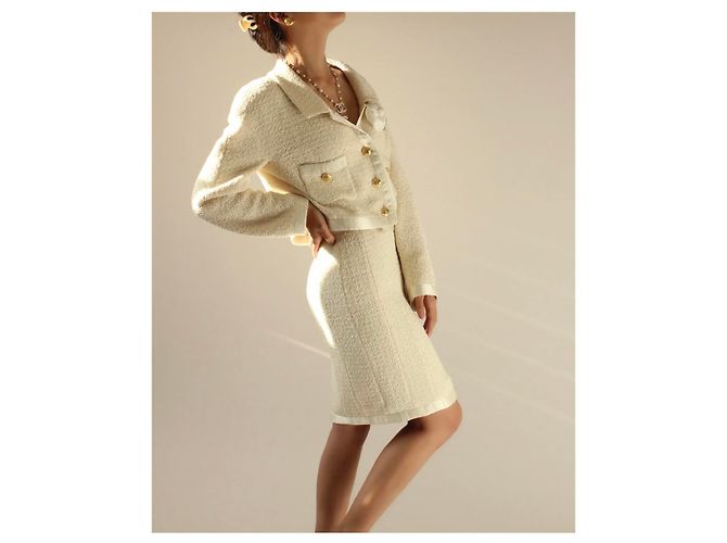 Cambon Chanel Vintage beiger Anzug mit goldenen Knöpfen - Ansicht 9