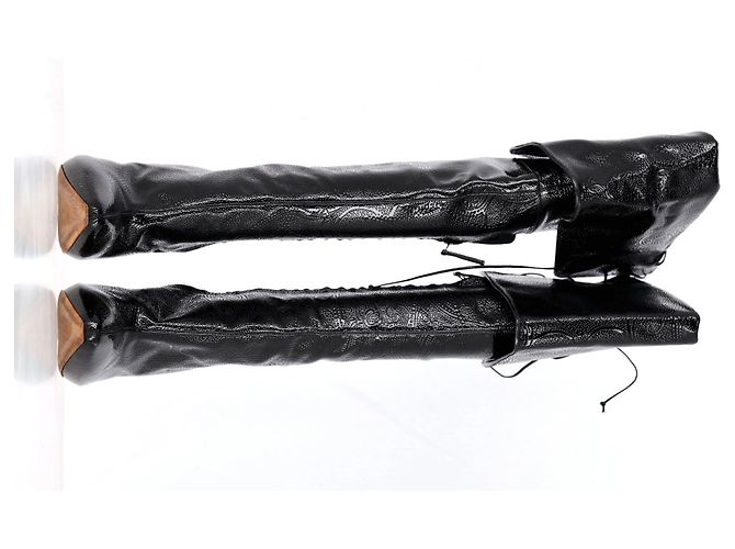 Botas acima do joelho Alexander McQueen em couro preto - vista 8