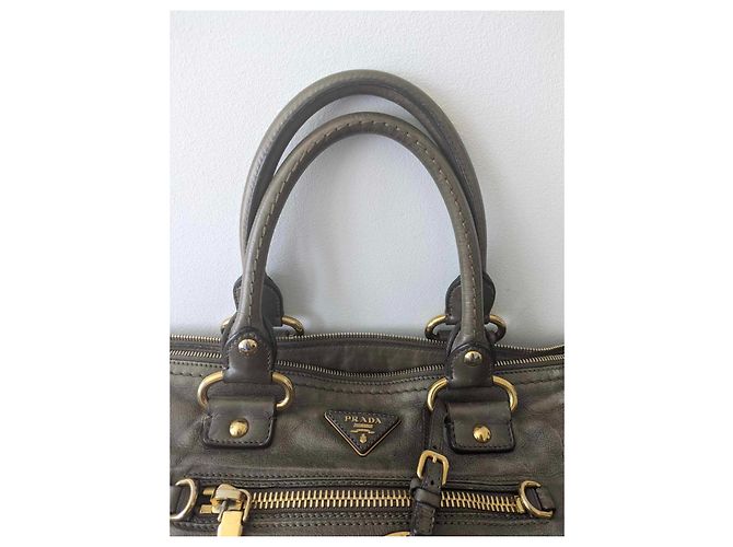 Borsa a mano Prada in pelle kaki Cachi - vista 2