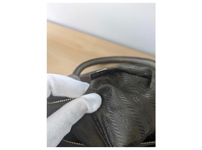 Borsa a mano Prada in pelle kaki Cachi - vista 8