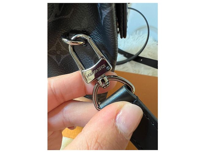 Louis Vuitton Nano Steamer

Louis Vuitton Nano Steamer Schwarz - Ansicht 12
