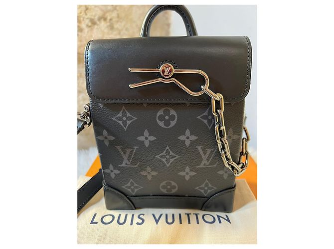 Louis Vuitton Nano Steamer

Louis Vuitton Nano Steamer Schwarz - Ansicht 3