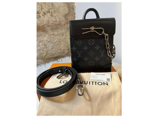 Louis Vuitton Nano Steamer

Louis Vuitton Nano Steamer Schwarz - Ansicht 4