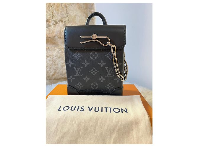 Louis Vuitton Nano Steamer

Louis Vuitton Nano Steamer Schwarz - Ansicht 8