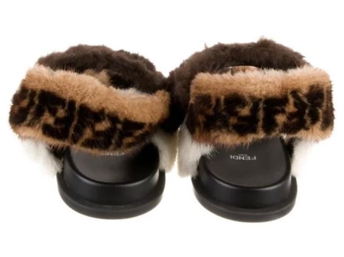 Fendi Sandalen aus Nerzfell Braun - Ansicht 2
