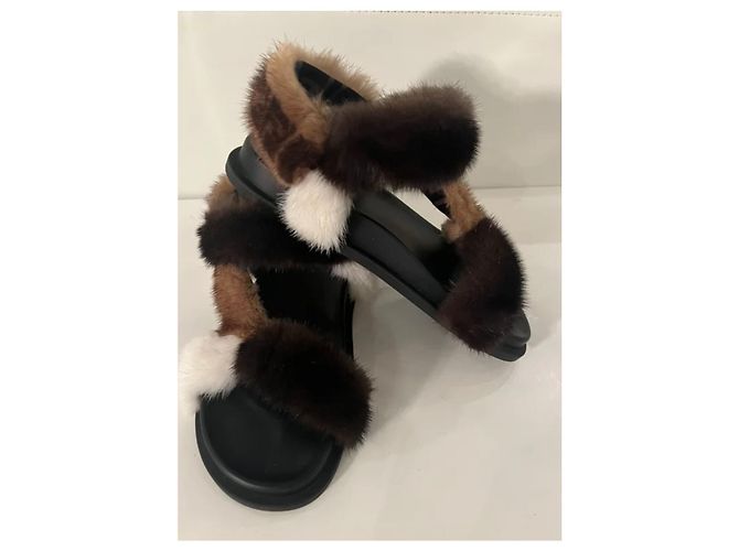 Fendi Sandalen aus Nerzfell Braun - Ansicht 3