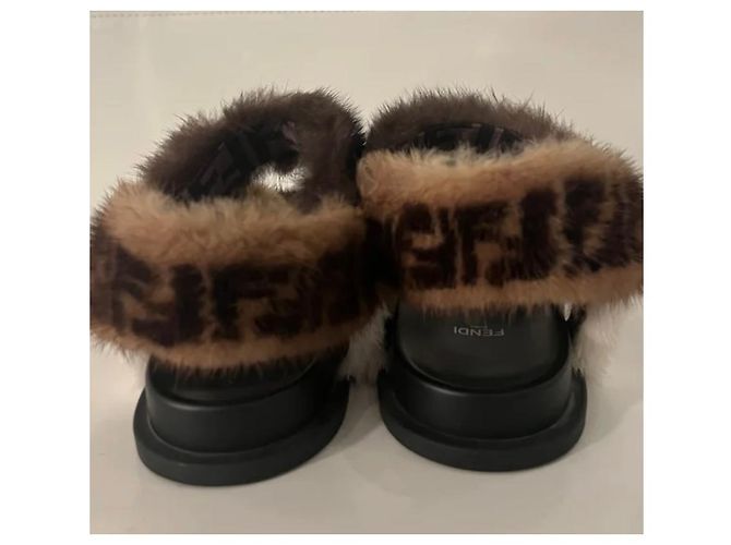 Fendi Sandalen aus Nerzfell Braun - Ansicht 6