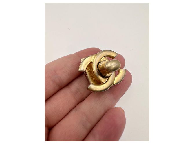 CHANEL chiusura originale CC turnlock oro anticato D'oro - vista 9