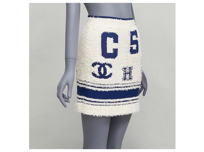 Chanel Minifalda de tweed tejida con el icónico logo CC. Blanco - vista 3