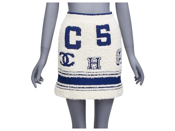 Chanel Minifalda de tweed tejida con el icónico logo CC. Blanco - vista 4
