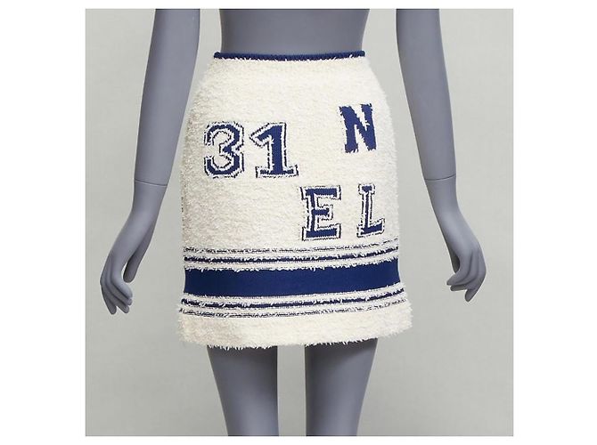 Chanel Minifalda de tweed tejida con el icónico logo CC. Blanco - vista 7