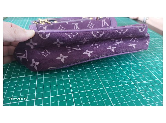 Borsa a mano Louis Vuitton Irvine in pelle e velluto viola Porpora - vista 10