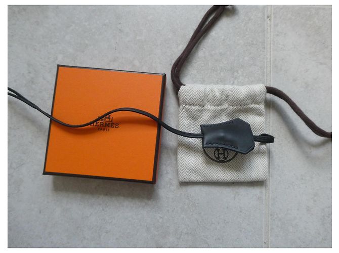 clochette, tirette Hermès nuovo per borsa Hermès Kelly Birkin con scatola e dustbag. Nero - vista 2