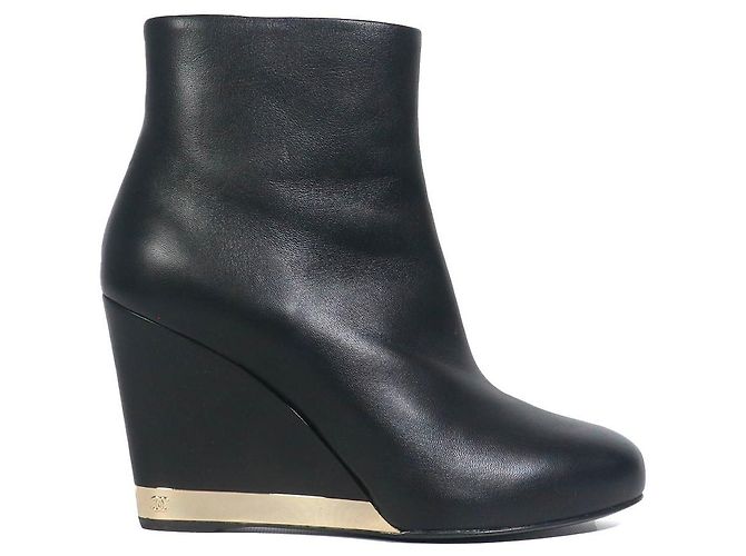 CHANEL - Schwarze Leder-Wedge-Stiefeletten (Größe 39) - Ansicht 2