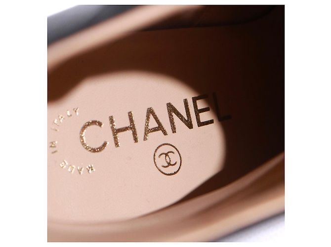 CHANEL - Schwarze Leder-Wedge-Stiefeletten (Größe 39) - Ansicht 7