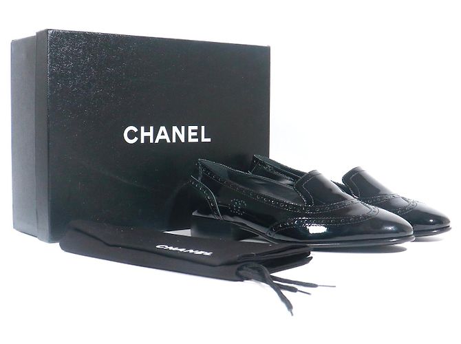 CHANEL - Schwarze Lackleder Slipper (Größe 39) - Ansicht 7