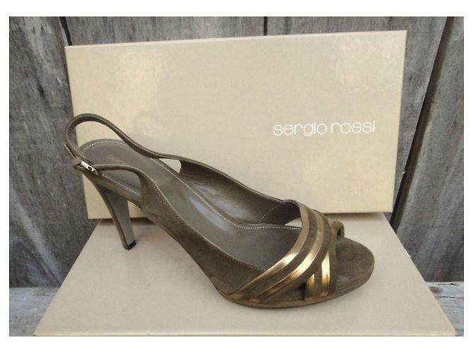Décolleté Sergio Rossi Dorate e Marrone Chiaro in Pelle D'oro - vista 2