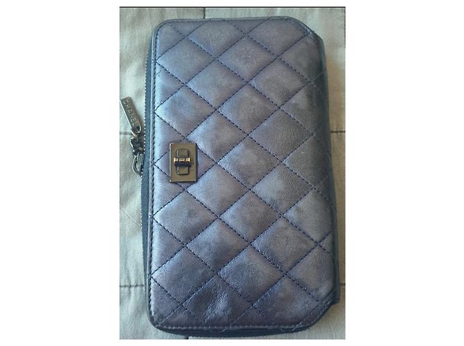 Cartera Chanel 2.55 en cuero azul iridiscente - vista 3