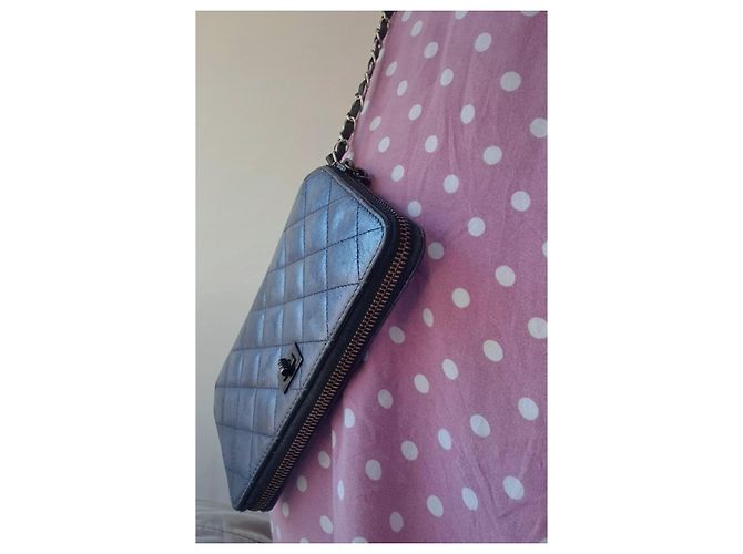 Cartera Chanel 2.55 en cuero azul iridiscente - vista 4