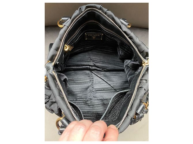 Borsa Tote Prada Tessuto Nylon Gaufre Nera Nero - vista 13