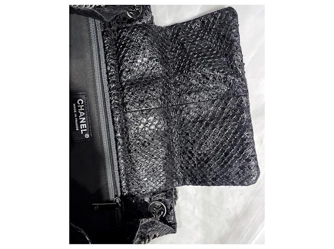 Chanel Sac fourre-tout Python Noir - vue 12