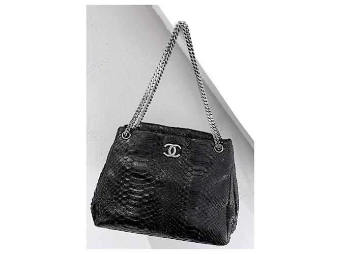 Chanel Sac fourre-tout Python Noir - vue 8