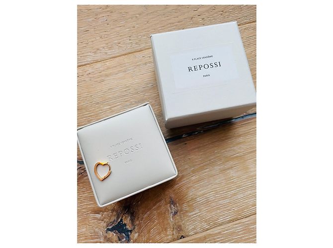 Repossi Piccola creola Antifer Heart Gold hardware - vista 4
