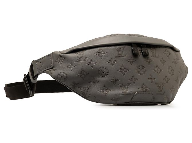 Bumbag Marsupio Louis Vuitton Monogram Shadow Discovery grigio - vista 2