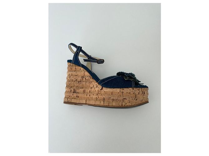 Sandali con plateau Chanel in denim blu con camelia - vista 4